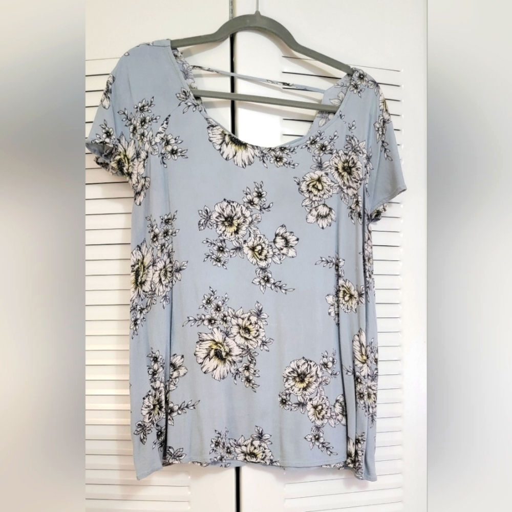 Maurices Women's Floral Blouse, size 1, back cutout